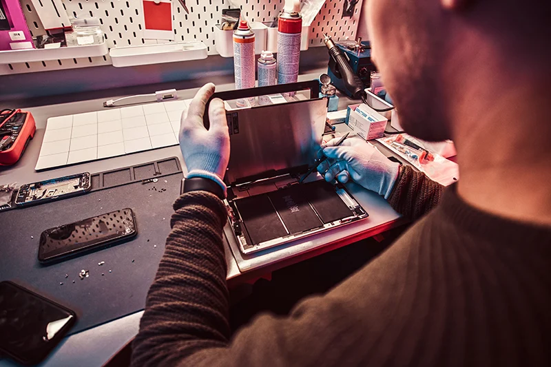 Reparación de Hardware y Reemplazo de Piezas